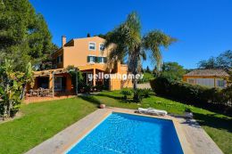 Very large 4+1 bed villa with pool und huge plot...